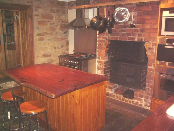 FULLY FURNISHED - Charming and Centrally Located Picture 3