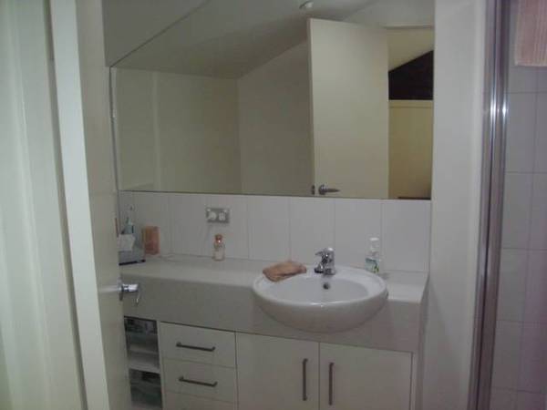 Modern, Sleek and Stylish Picture 3