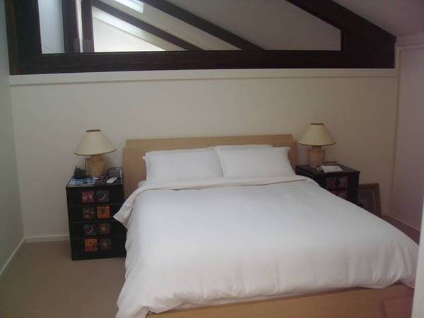 Modern, Sleek and Stylish Picture 2