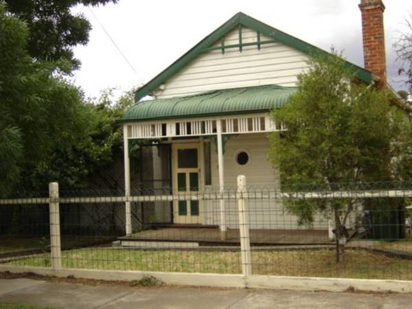 Weatherboard Cottage Picture 2