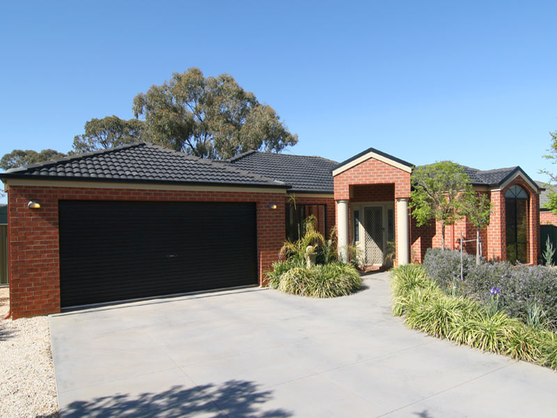 OUTDOOR BISTRO SETTING Picture 2