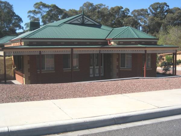 Fantastically Presented Family Home. Picture 1