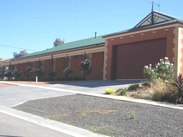 Fantastically Presented Family Home. Picture 3