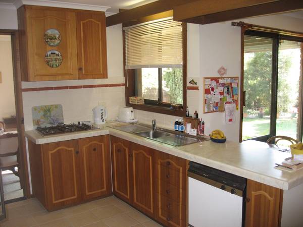 ATTENTION RETIREES & INVESTORS - ATTRACTIVE HOME, PEACEFUL LOCATION Picture 2