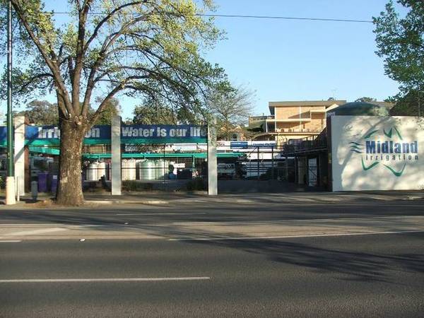 SENSATIONAL CENTRAL LOCATION Picture 2