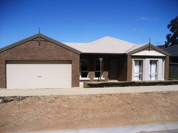 Three Bedroom plus Study Picture 1