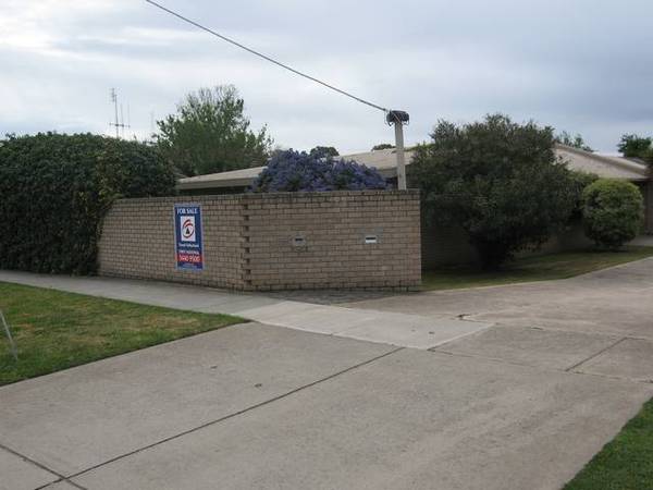 2 BEDROOM UNIT - SOUGHT AFTER LOCATION Picture 1