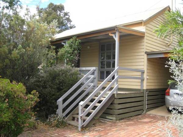 Charming Cottage Picture 1