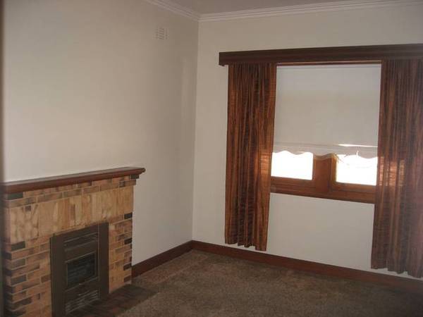 GREAT FIRST HOME OR INVESTMENT Picture 3