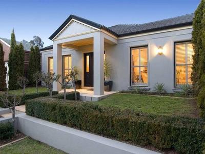 Stunning Executive Home Picture