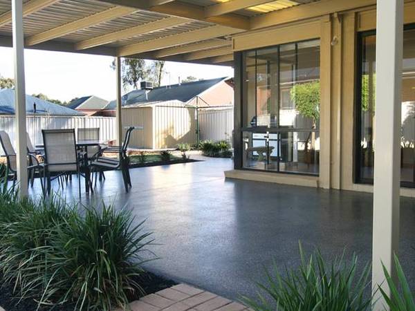 ENTERTAINERS DELIGHT Picture