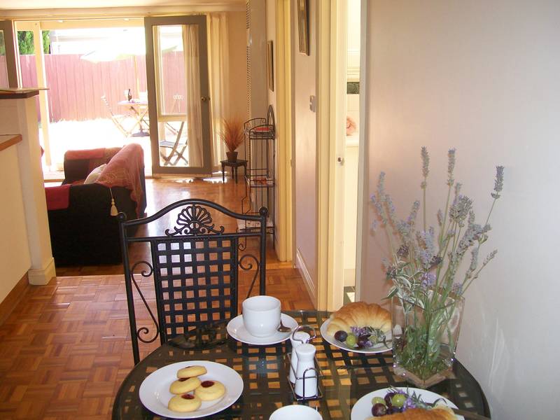 Fantastic Location - Fully Furnished Picture 3