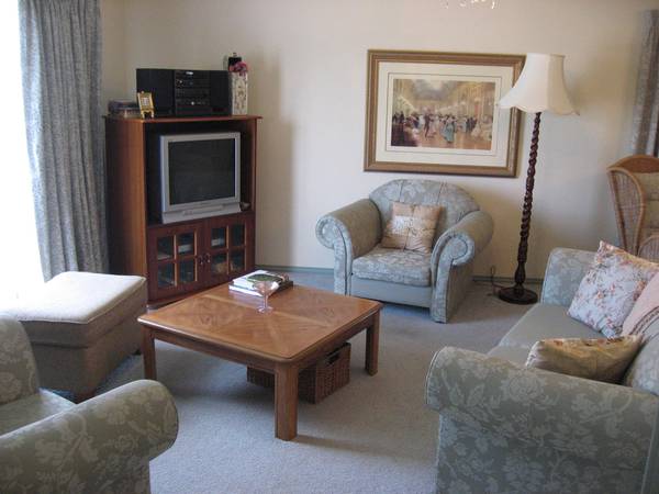 IMMACULATELY PRESENTED Picture 2