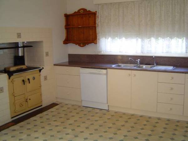 Convenient to Schools and Buses Picture Convenient to Schools and Buses Picture