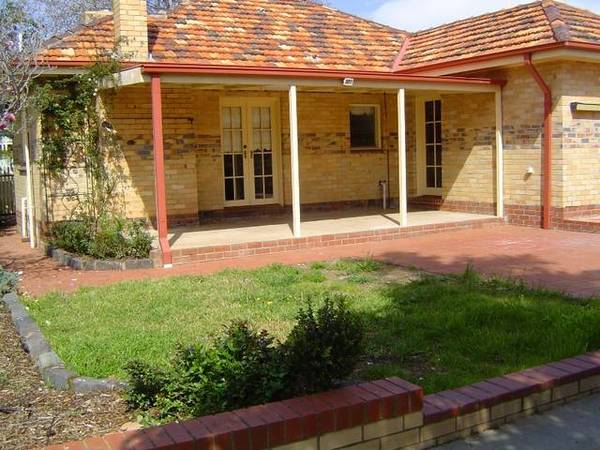 Convenient to Schools and Buses Picture Convenient to Schools and Buses Picture