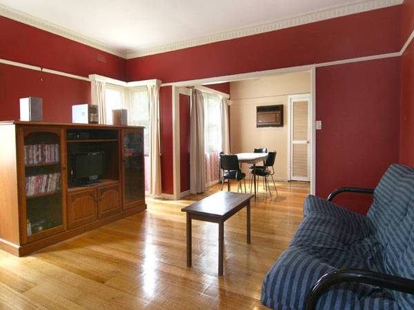 PRIME LOCATION Picture