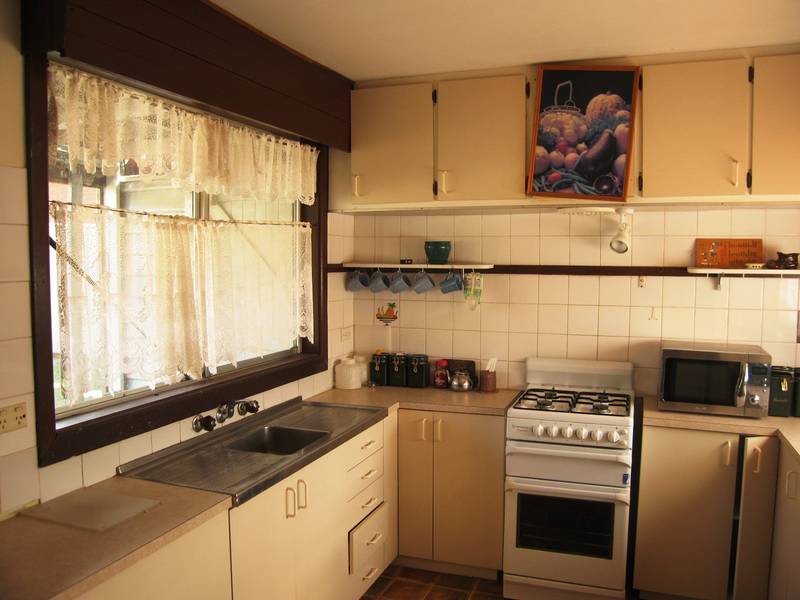 RENOVATORS DELIGHT OR A FANTASTIC FIRST HOME Picture 2