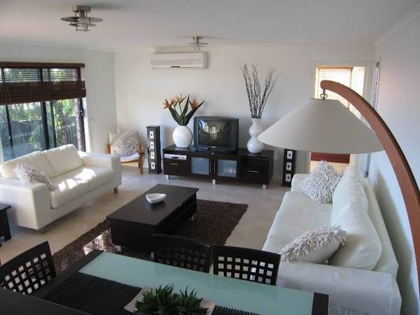 Immaculately Presented Townhouse Picture 3