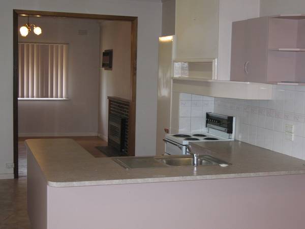 CREAM BRICK DELIGHT - 1ST HOME BUYERS, INVEST OR OCCUPY Picture