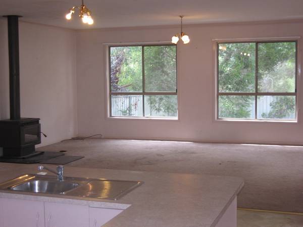 CREAM BRICK DELIGHT - 1ST HOME BUYERS, INVEST OR OCCUPY Picture