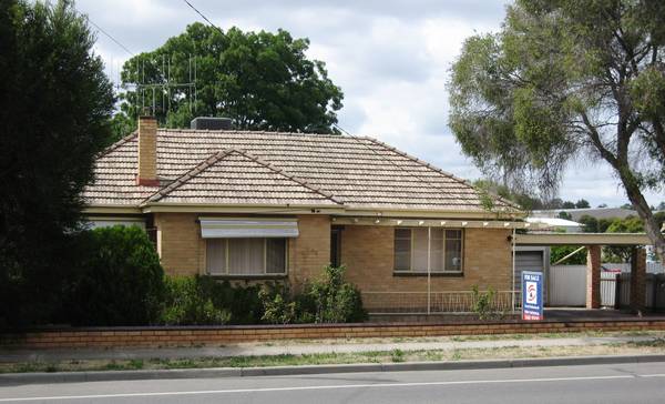 CREAM BRICK DELIGHT - 1ST HOME BUYERS, INVEST OR OCCUPY Picture