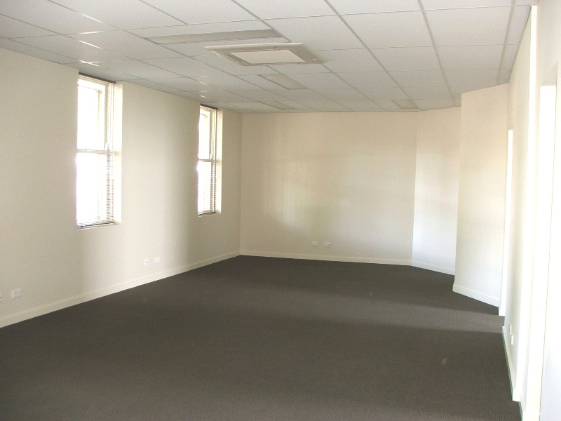 FANTASTIC HIGH PROFILE LOCATION Picture