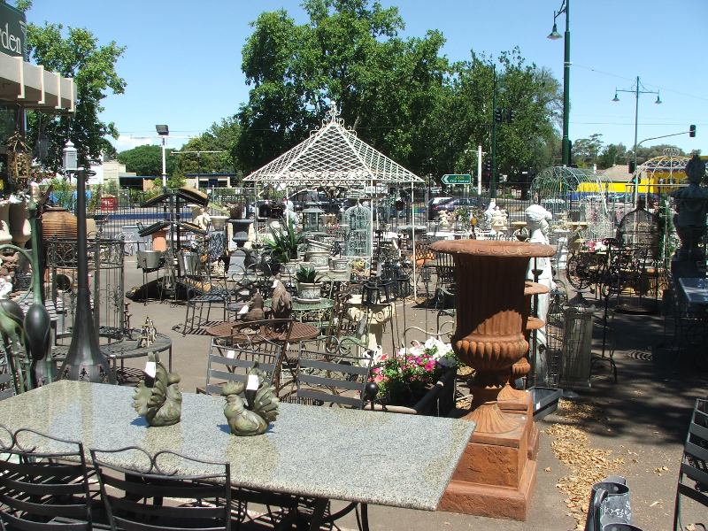 HIGH PROFILE CORNER LOCATION Picture 3