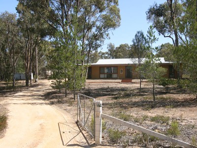 7 ACRES - LIFESTYLE PROPERTY Picture