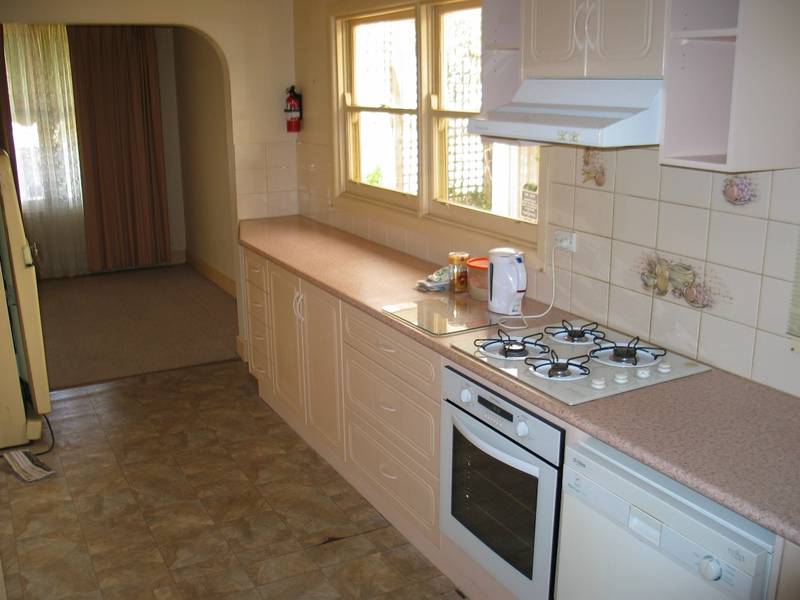 1 / 4 OF AN ACRE FOR THE WHOLE FAMILY TO ENJOY Picture 3