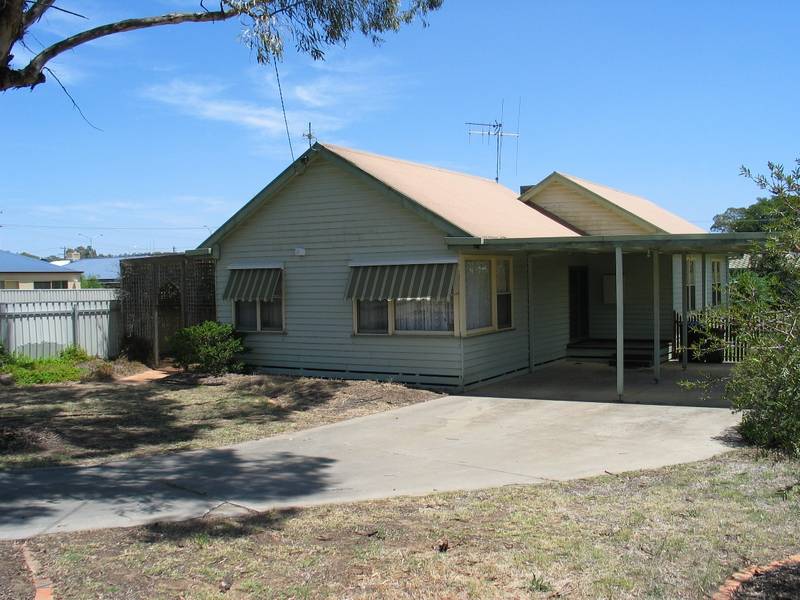 1 / 4 OF AN ACRE FOR THE WHOLE FAMILY TO ENJOY Picture 1