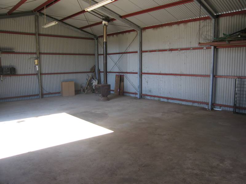 HOBBY FARM IN SEDGWICK Picture 3