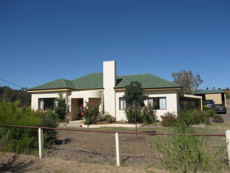 HOBBY FARM IN SEDGWICK Picture 2