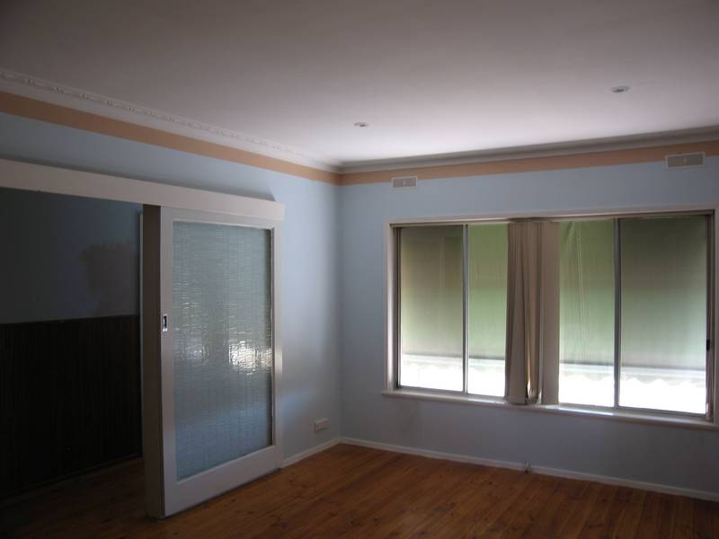 MORTGAGEE AUCTION - AFFORDABLE & SEMI MODERN Picture