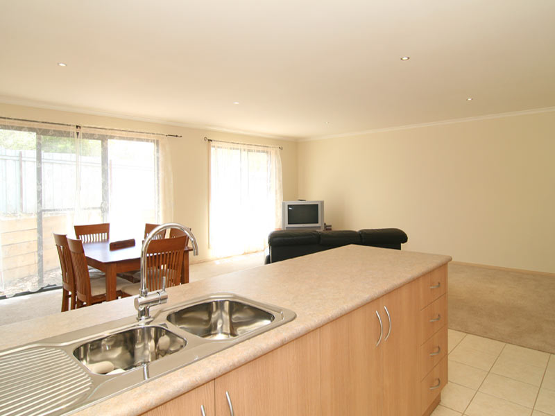 LIVE IN OR RENT OUT Picture 1