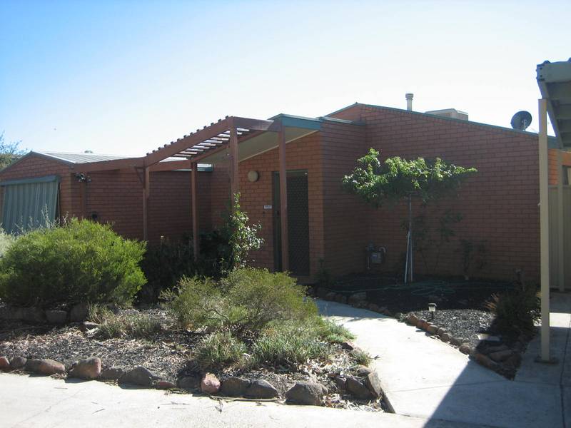 FAMILY SIZED HOME! Picture 1