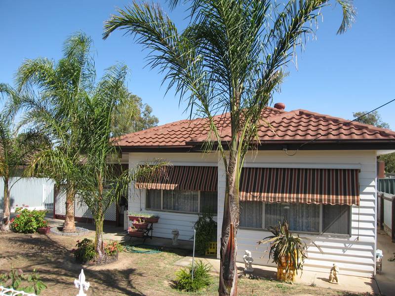 WELL PRESENTED HOME Picture 1