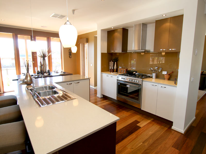 EXCLUSIVE LOCATION & PRESTIGE HOME Picture 3