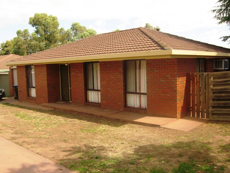 POPULAR CENTRAL LOCATION Picture 1