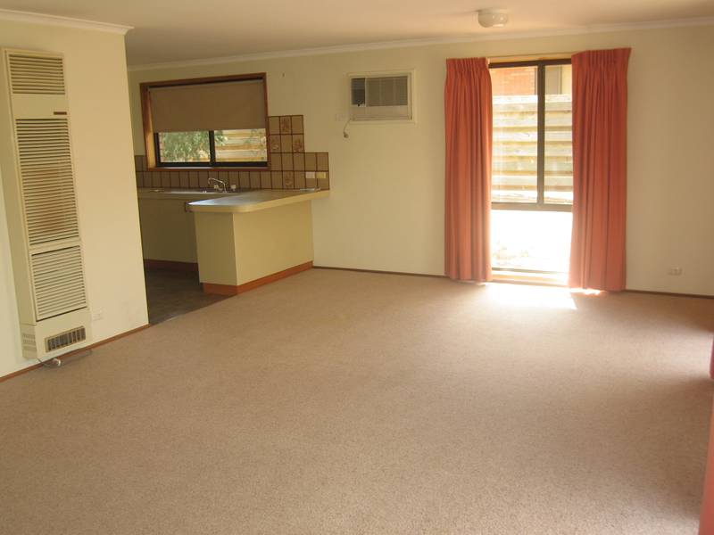 POPULAR CENTRAL LOCATION Picture