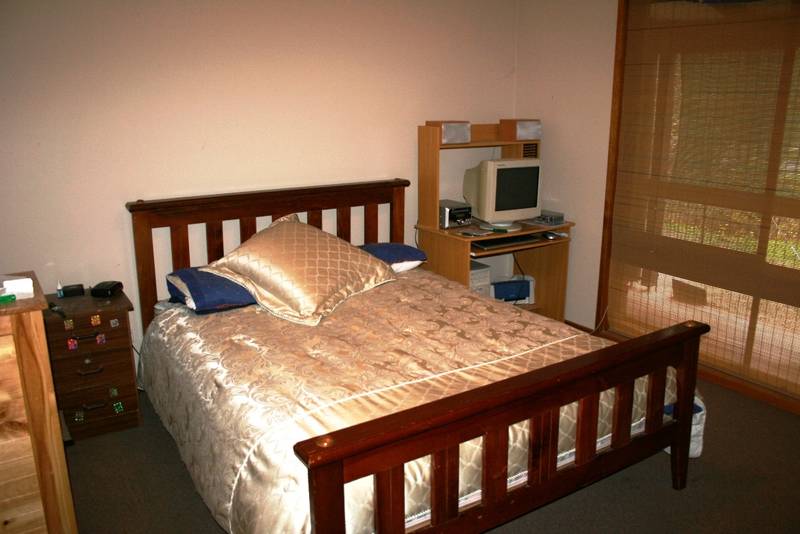 MELBOURNE SIDE OF TOWN Picture 3