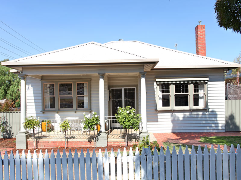 IMMACULATE CALIFORNIAN BUNGALOW Picture 1