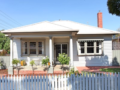IMMACULATE CALIFORNIAN BUNGALOW Picture
