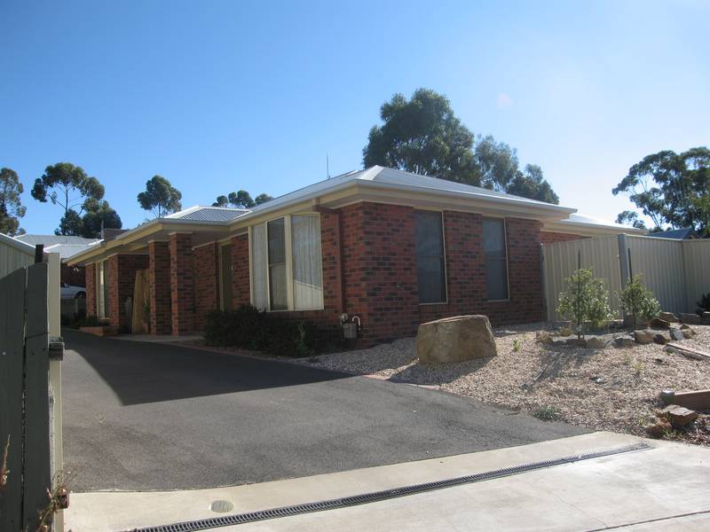 A STANDOUT FROM THE CROWD! Picture 1