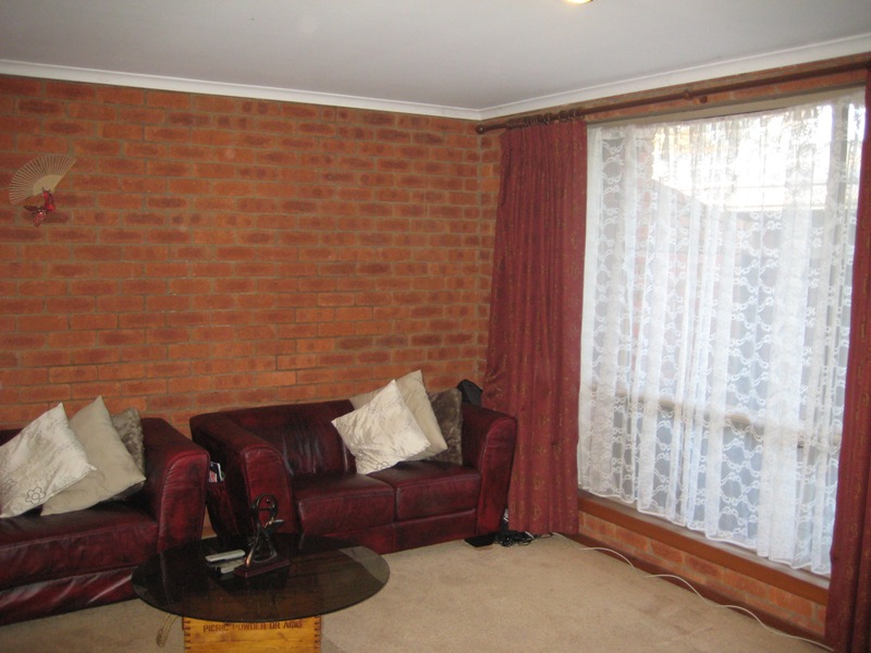 Central Two Storey Townhouse Picture 3