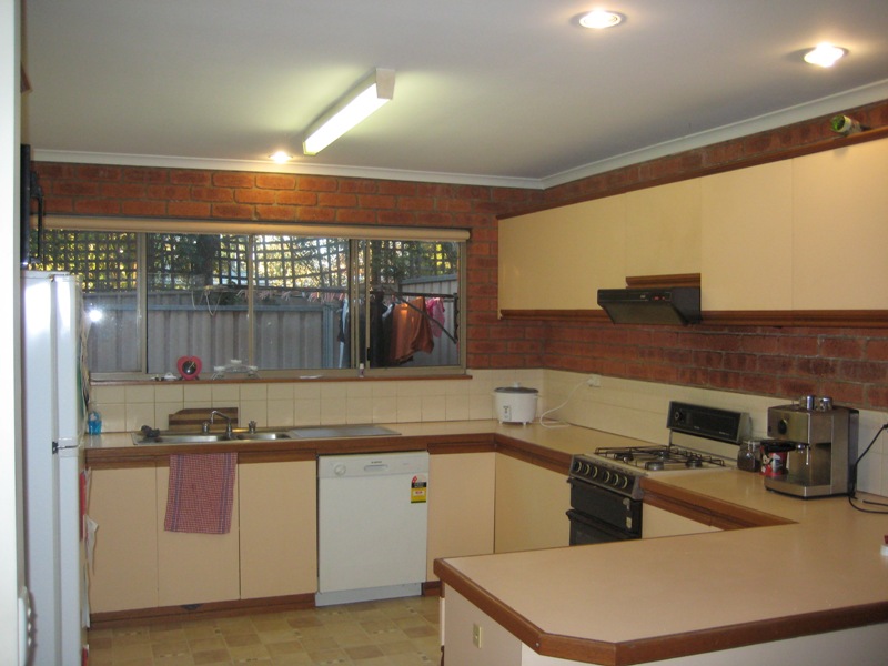 Central Two Storey Townhouse Picture 2