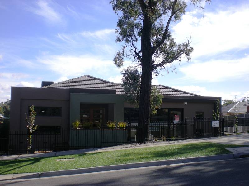 STRIKING DESIGN AND EXCLUSIVE LOCATION Picture 1