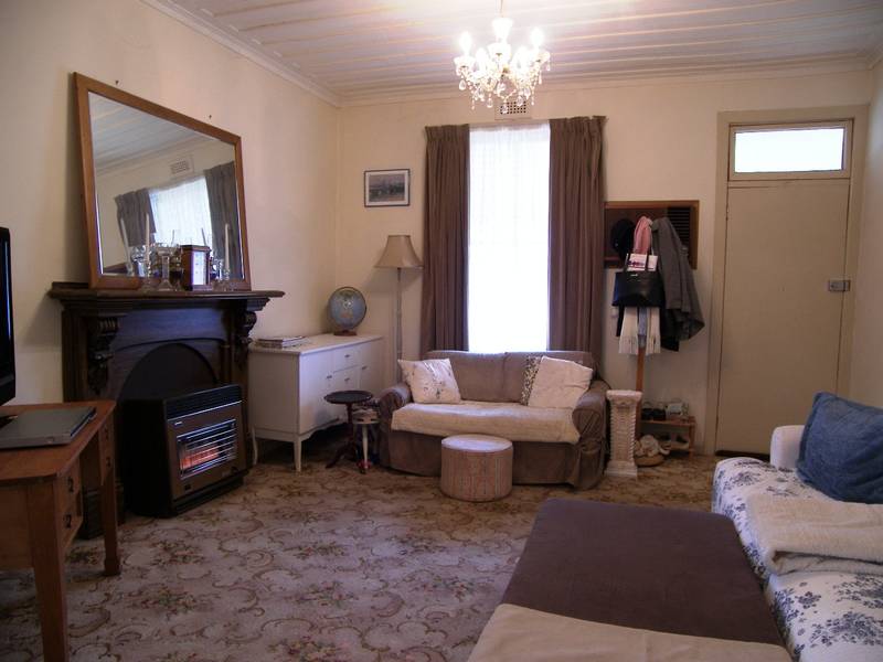 DELIGHTFUL COTTAGE Picture 2