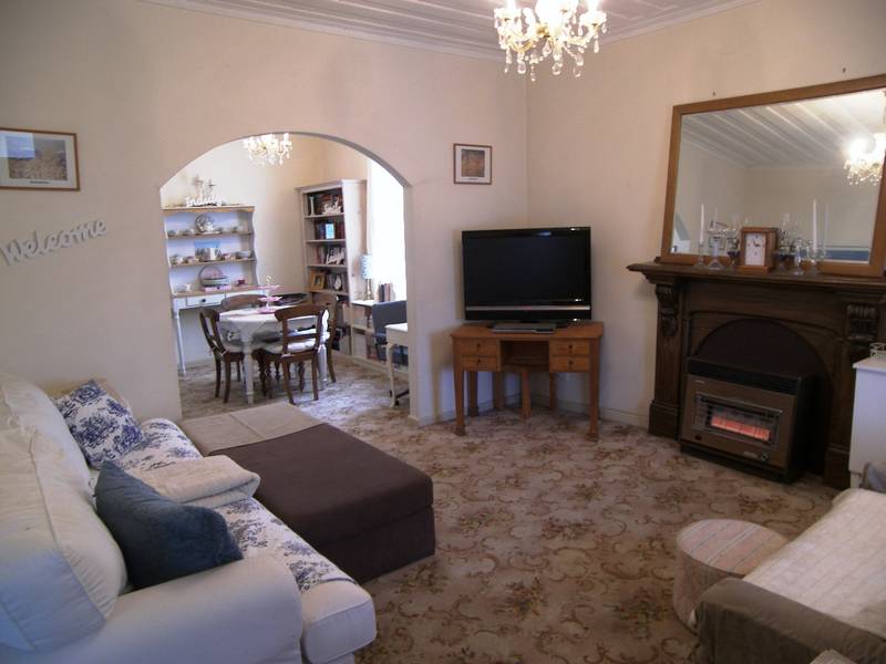 DELIGHTFUL COTTAGE Picture 3