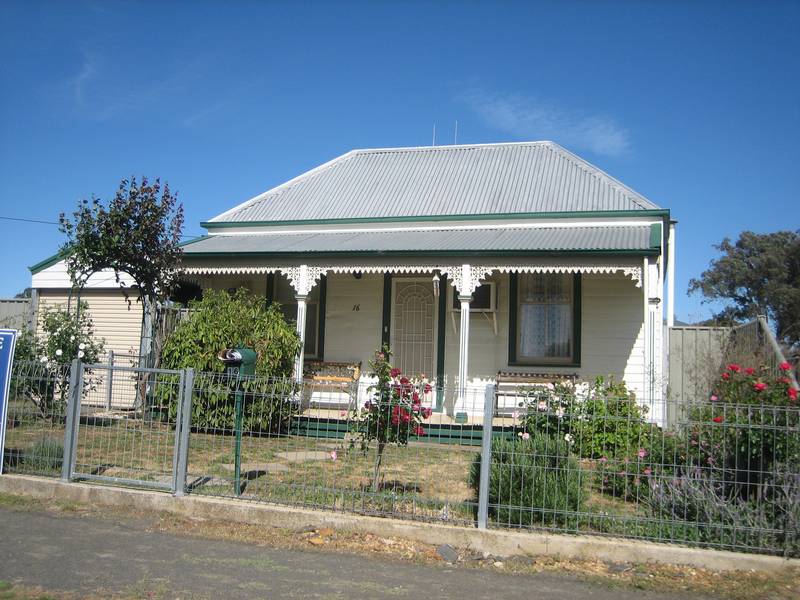 DELIGHTFUL COTTAGE Picture 1