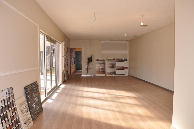 GREAT LOCATION and EXPOSURE Picture 2